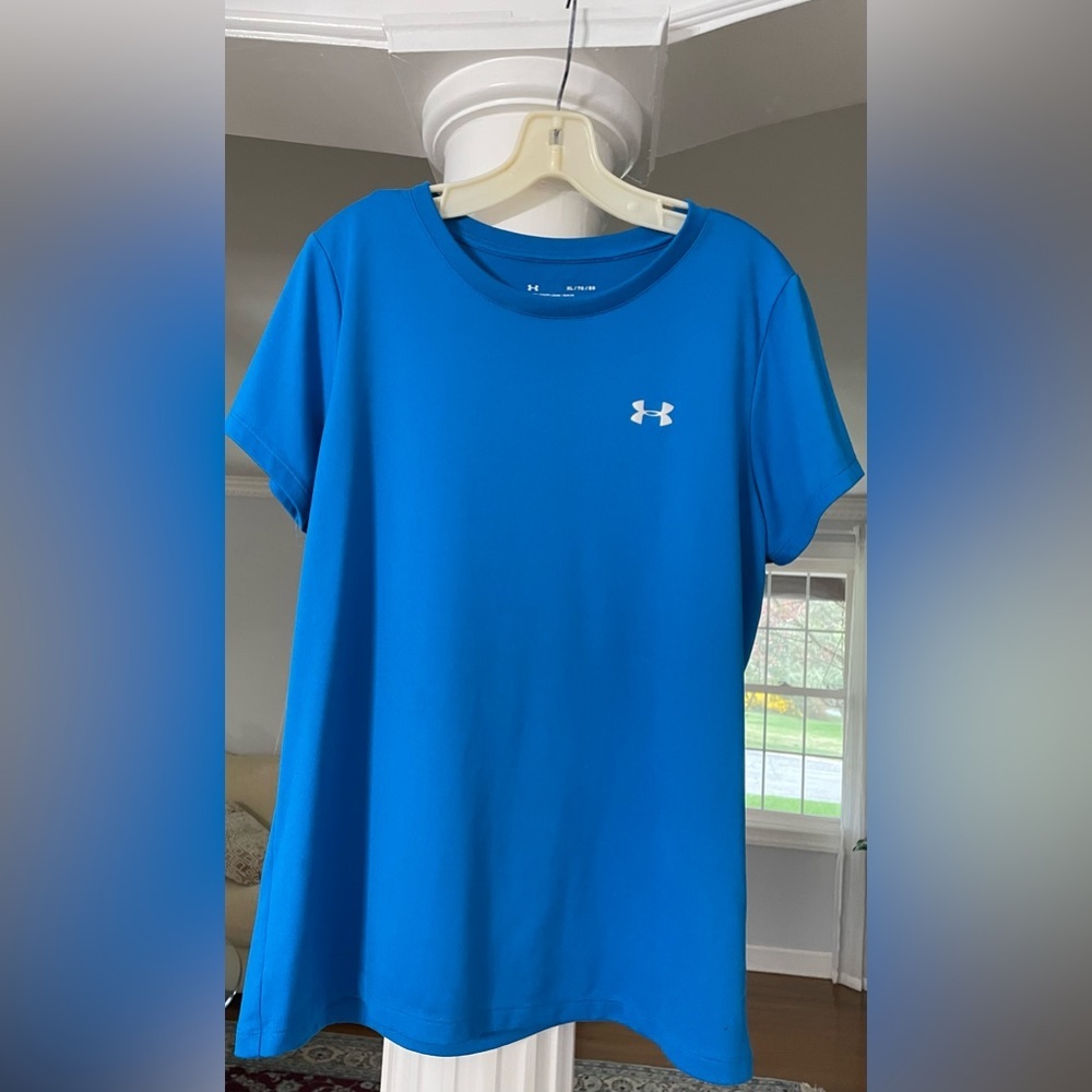 Under Armour women’s Heat gear  short sleeve Round neck tee shirt size large